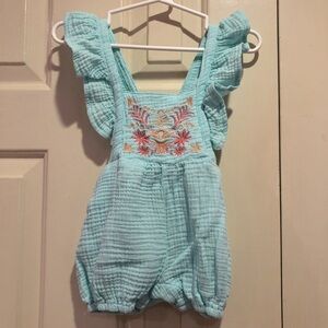 Jessica Simpson Embroidered Floral Gauze Romper with pockets Size 3-6 months